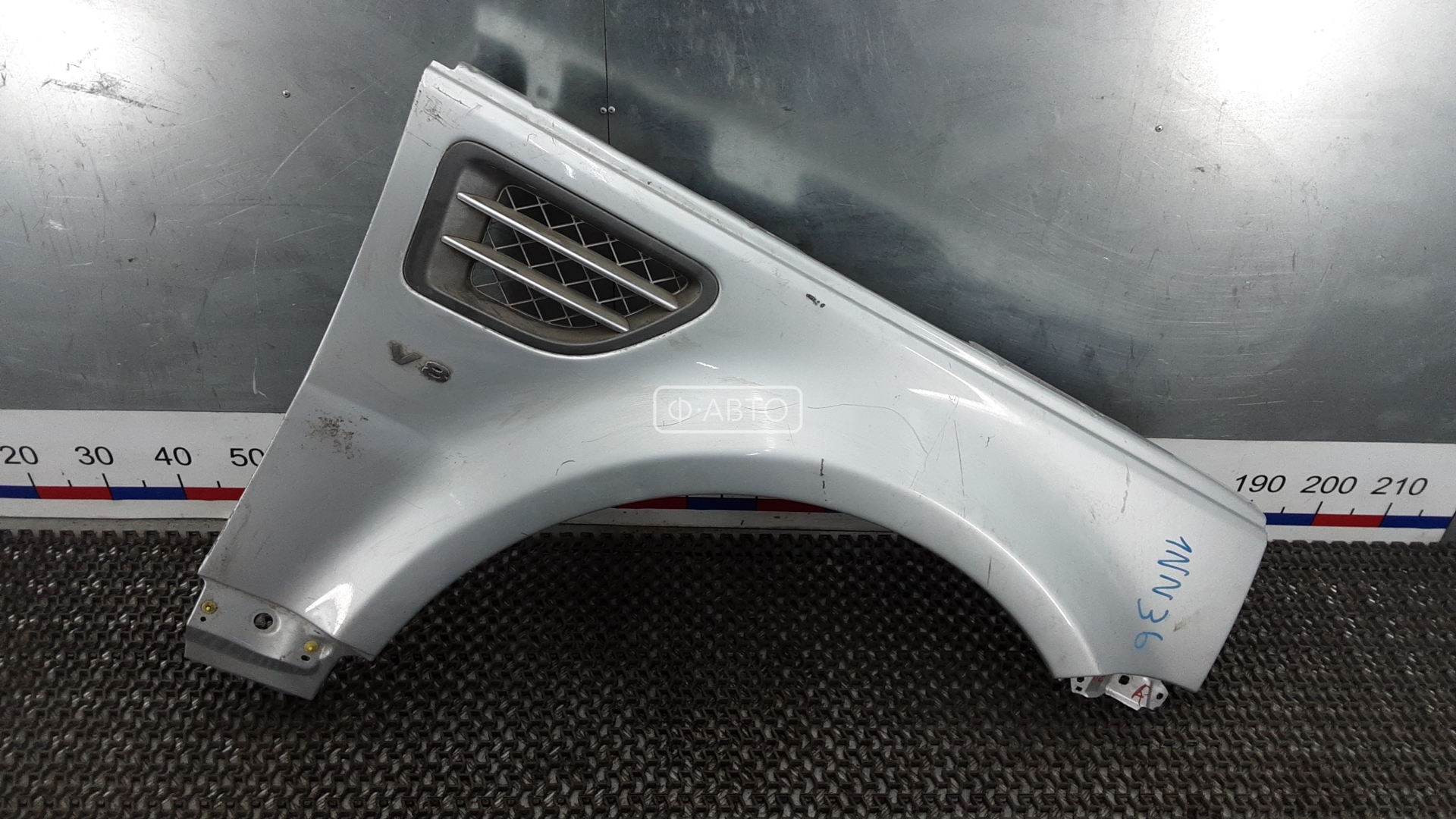 Крыло переднее правое