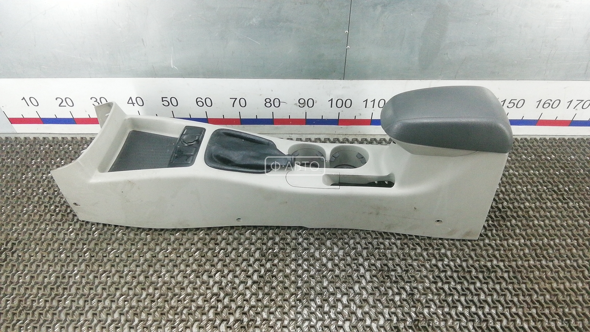 Подлокотник центральный