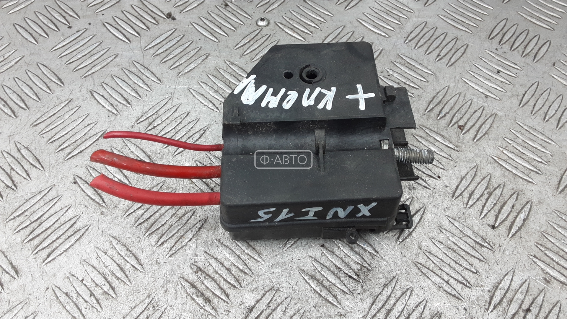 Клемма аккумулятора плюс