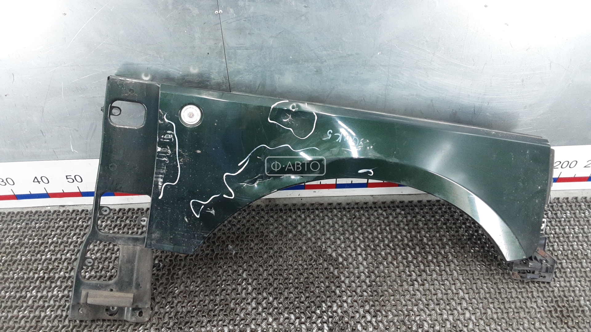 Крыло переднее правое