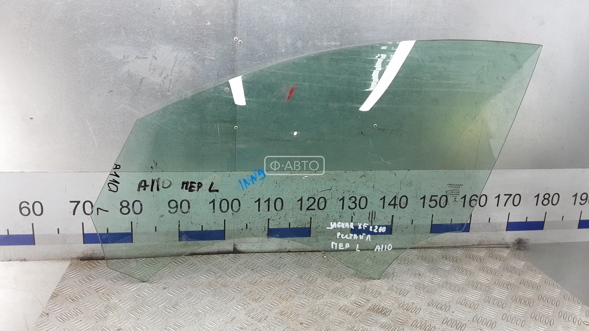 Стекло двери передней левой