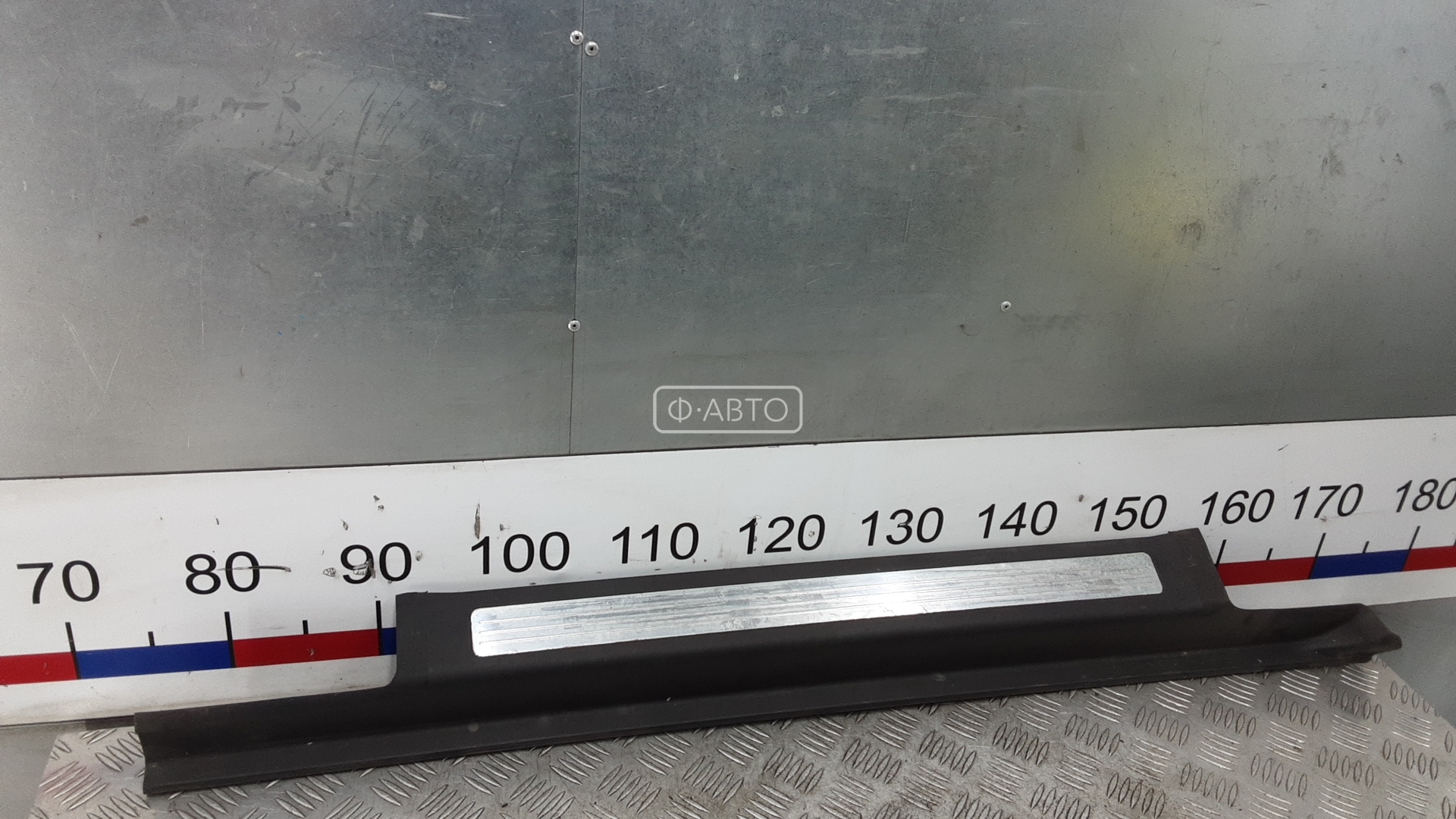 Накладка порога внутренняя левая