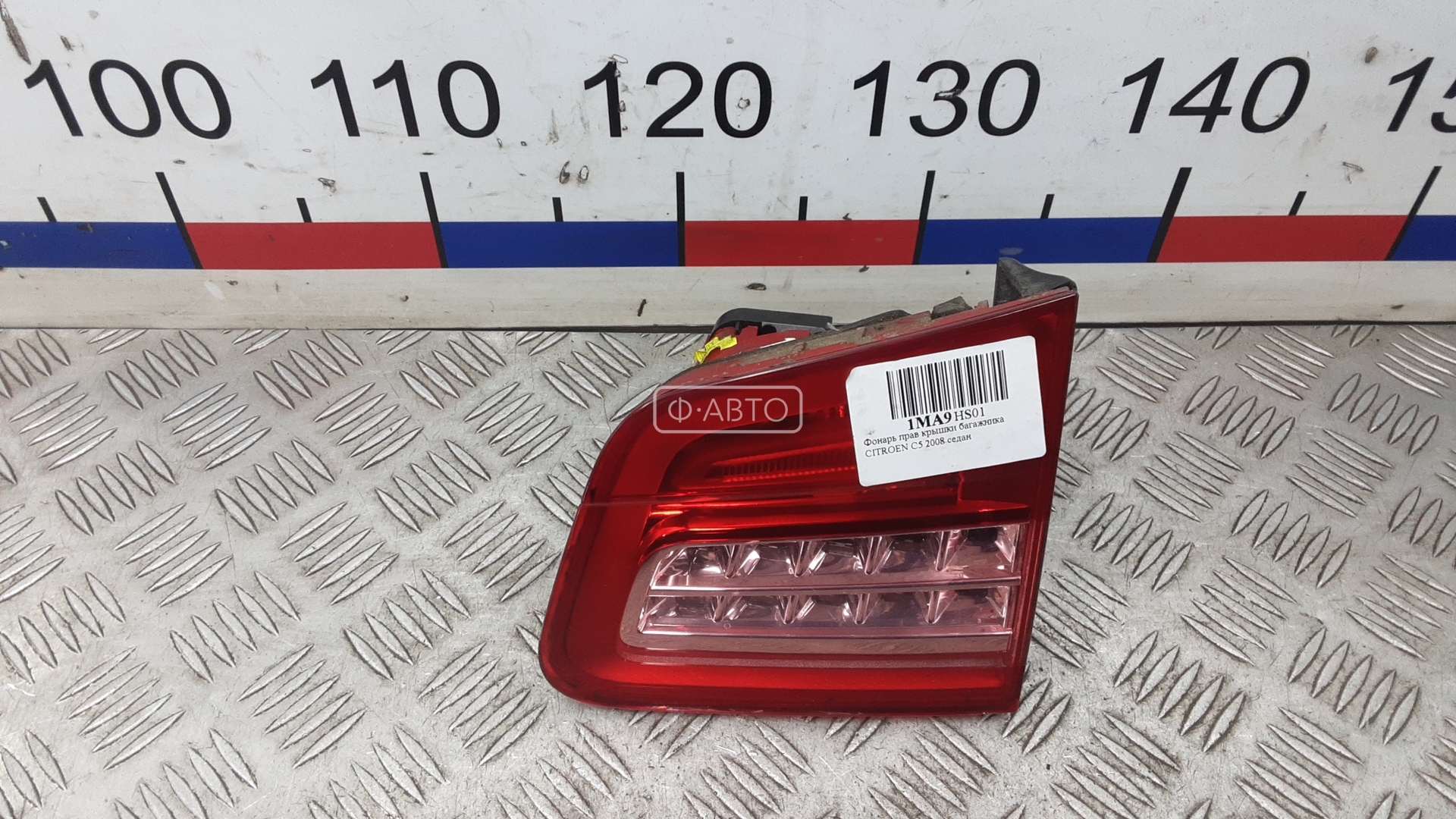 Фонарь правый крышки багажника