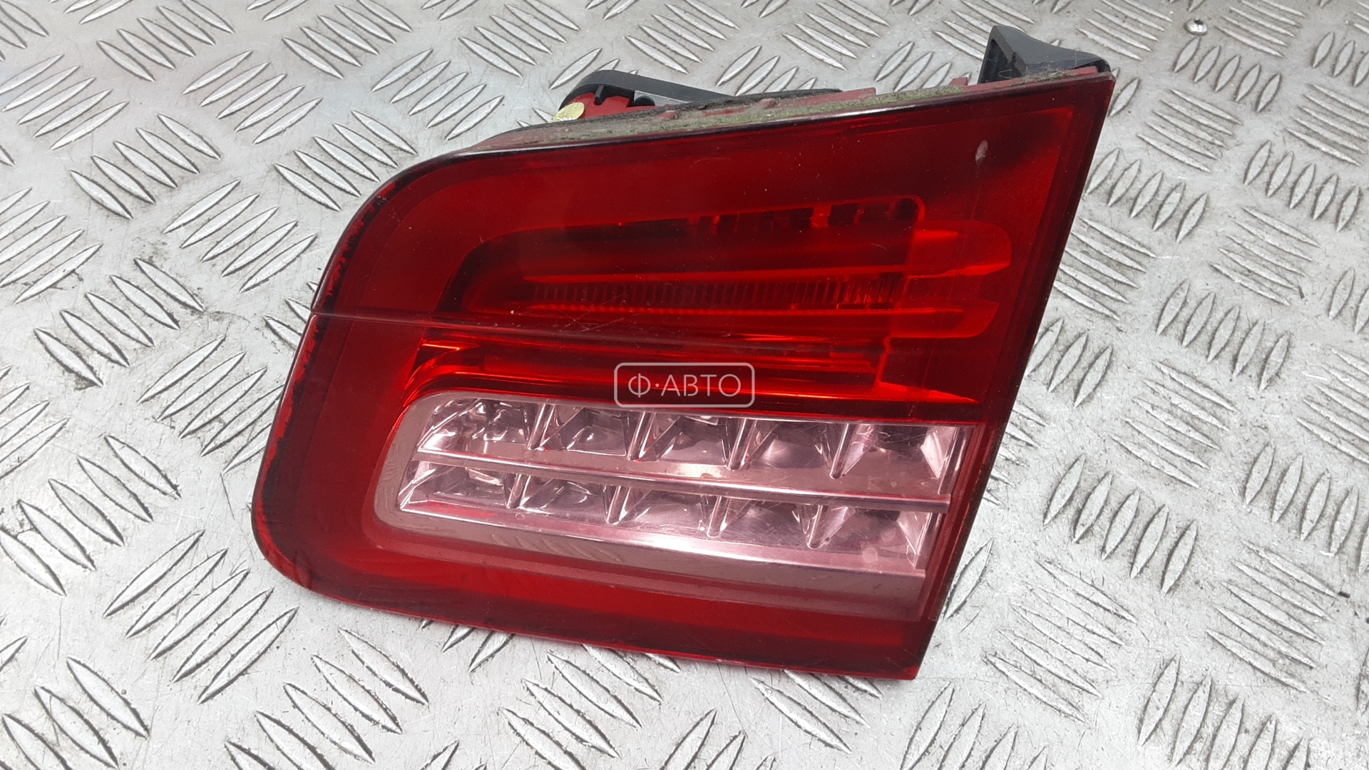Фонарь правый крышки багажника