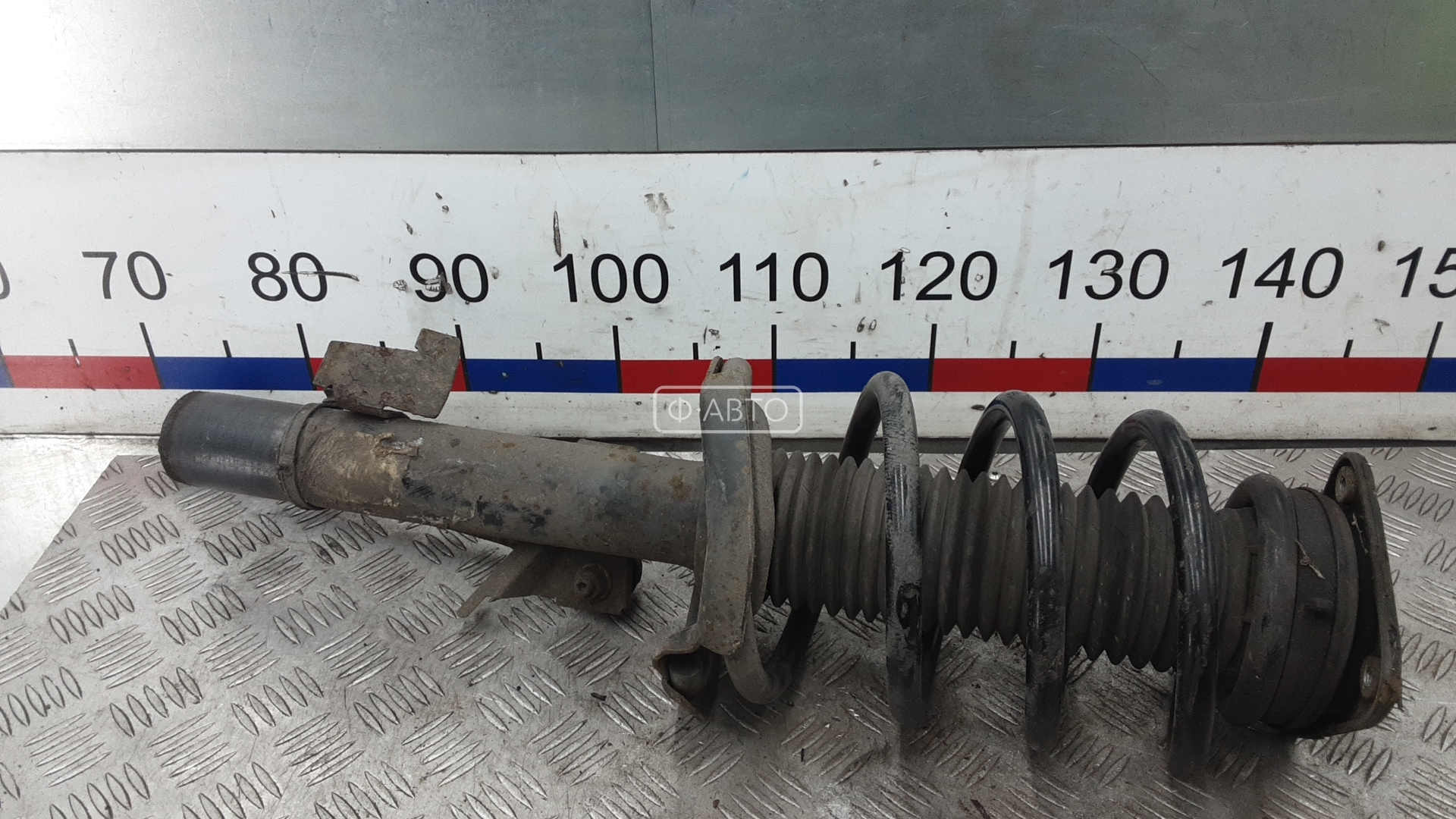 Стойка передняя левая