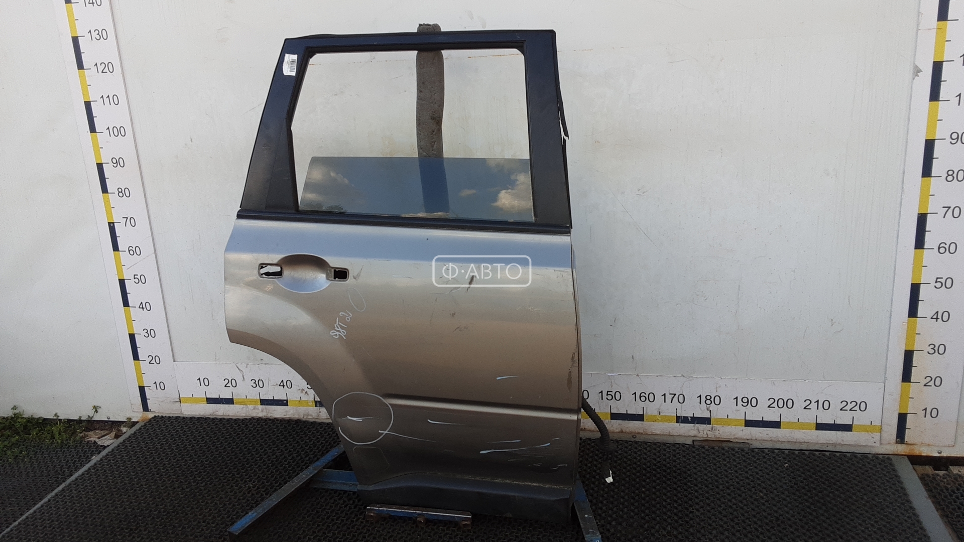 Дверь задняя правая