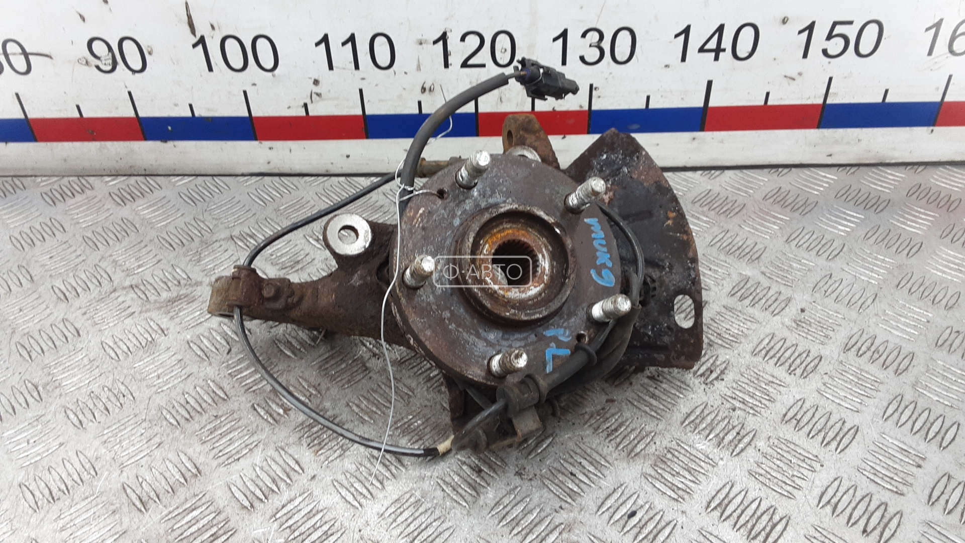 Ступица передняя левая