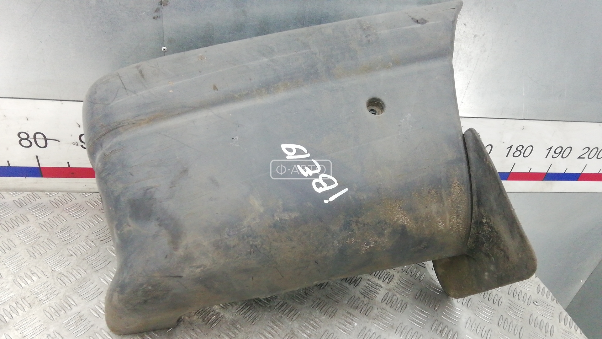 Клык бампера задний правый