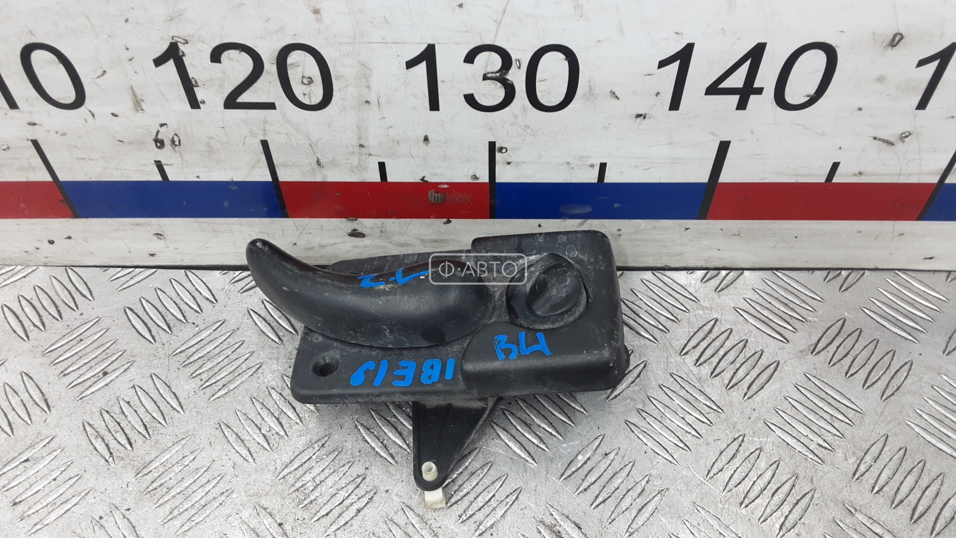 Ручка внутренняя двери распашной правой