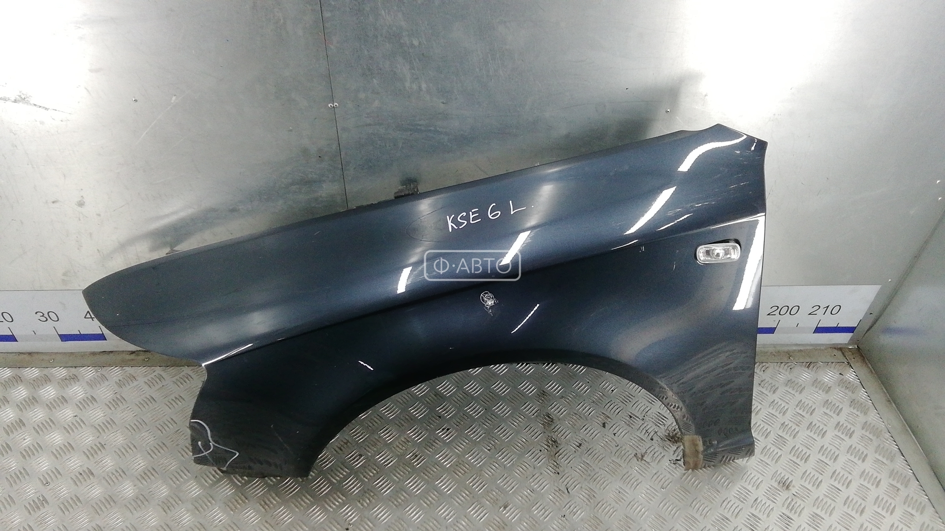 Крыло переднее левое