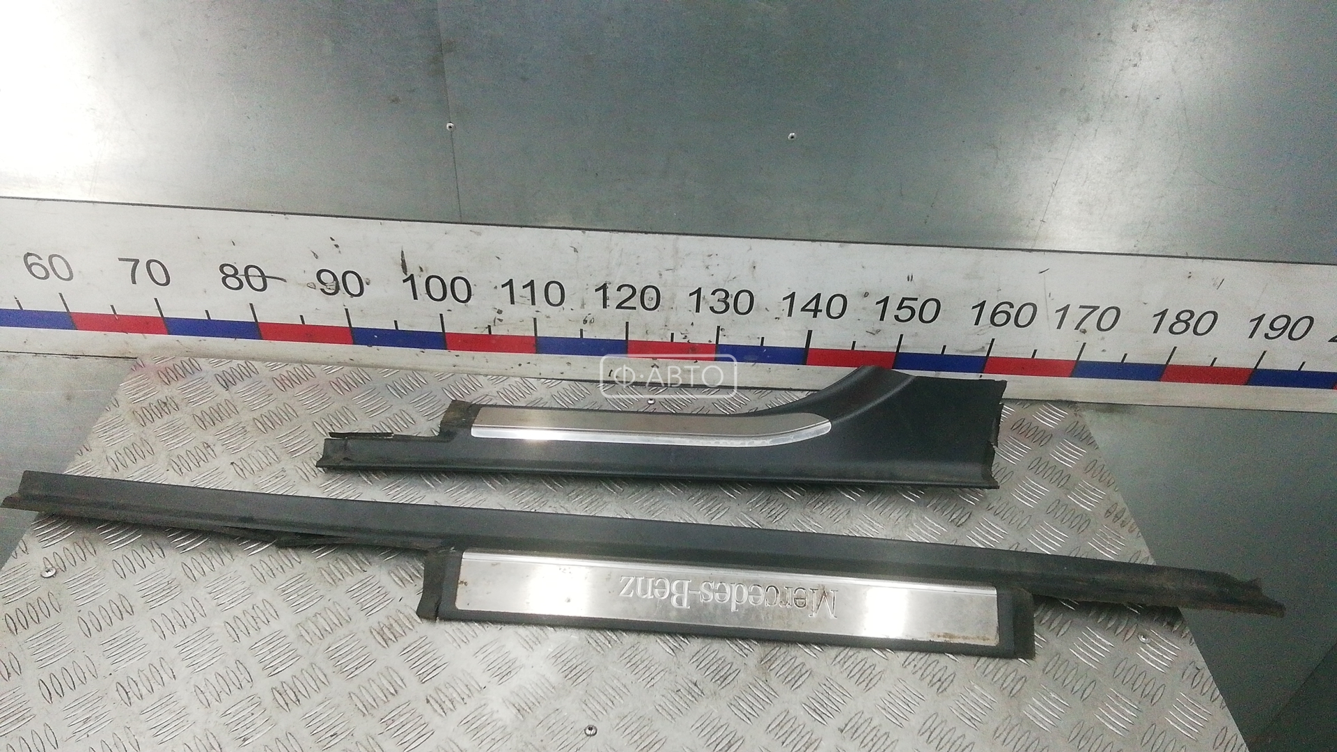 Накладка порога внутренняя левая