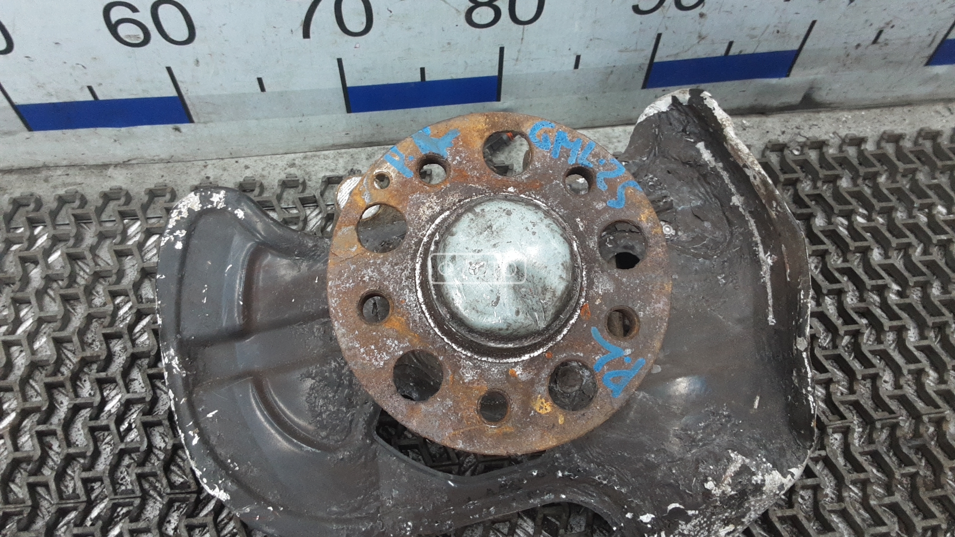 Ступица передняя левая