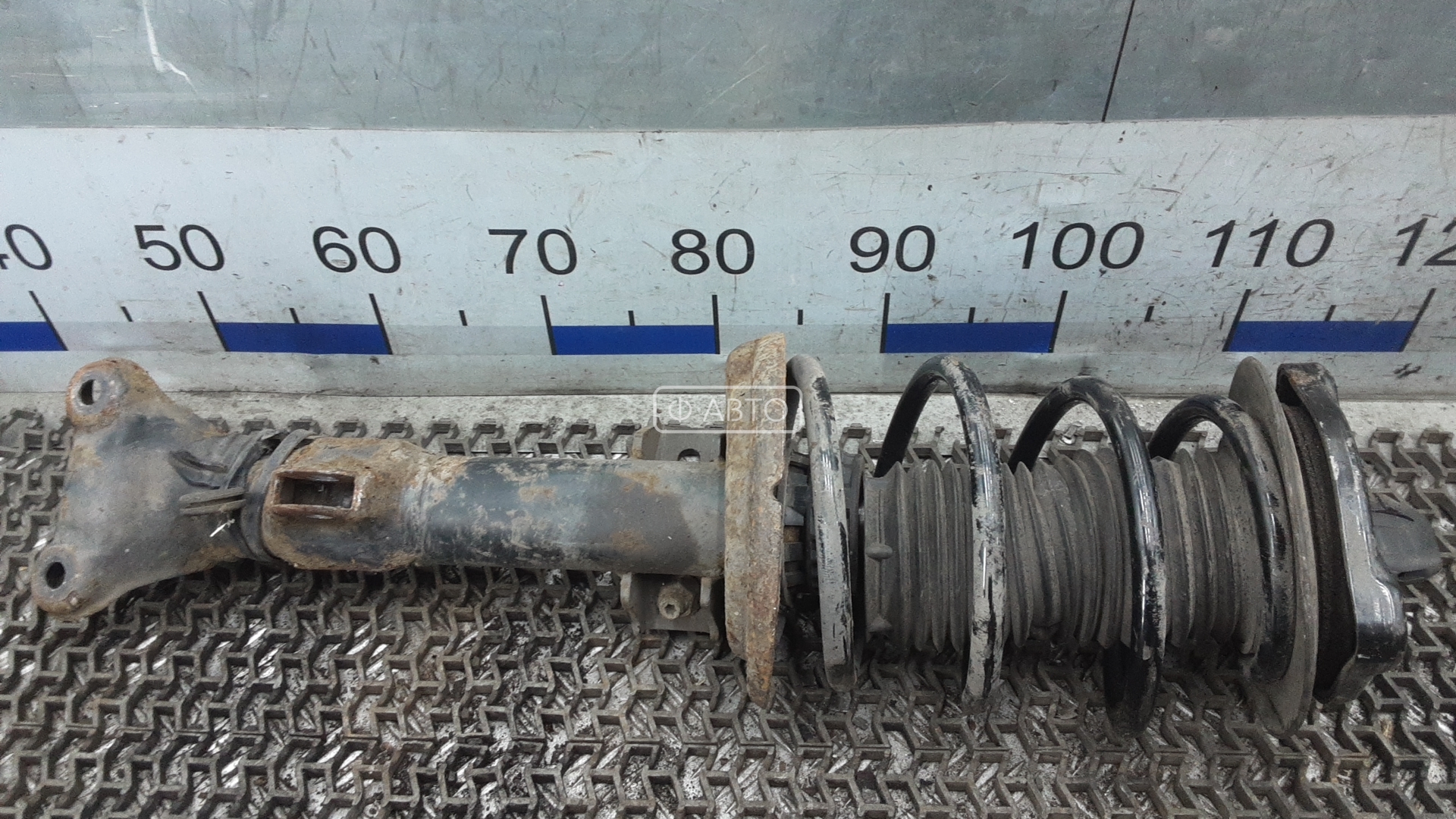 Стойка передняя левая