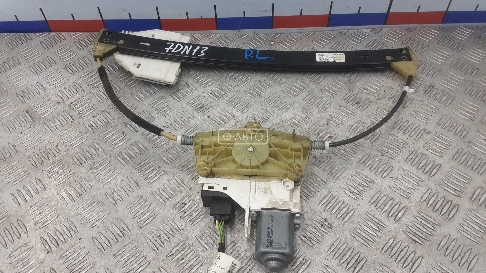 Стеклоподъемник задний левый