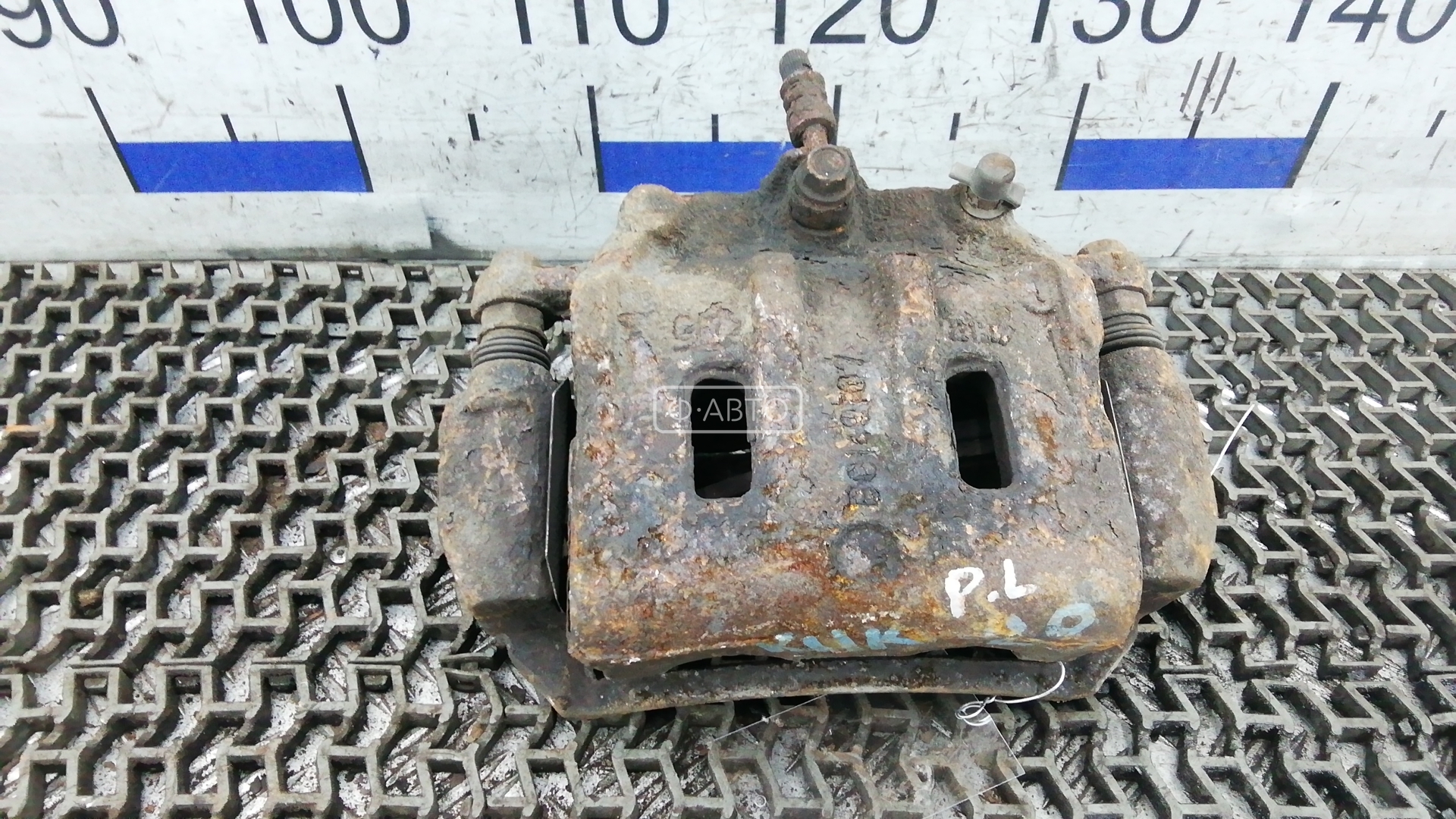 Суппорт тормозной передний левый