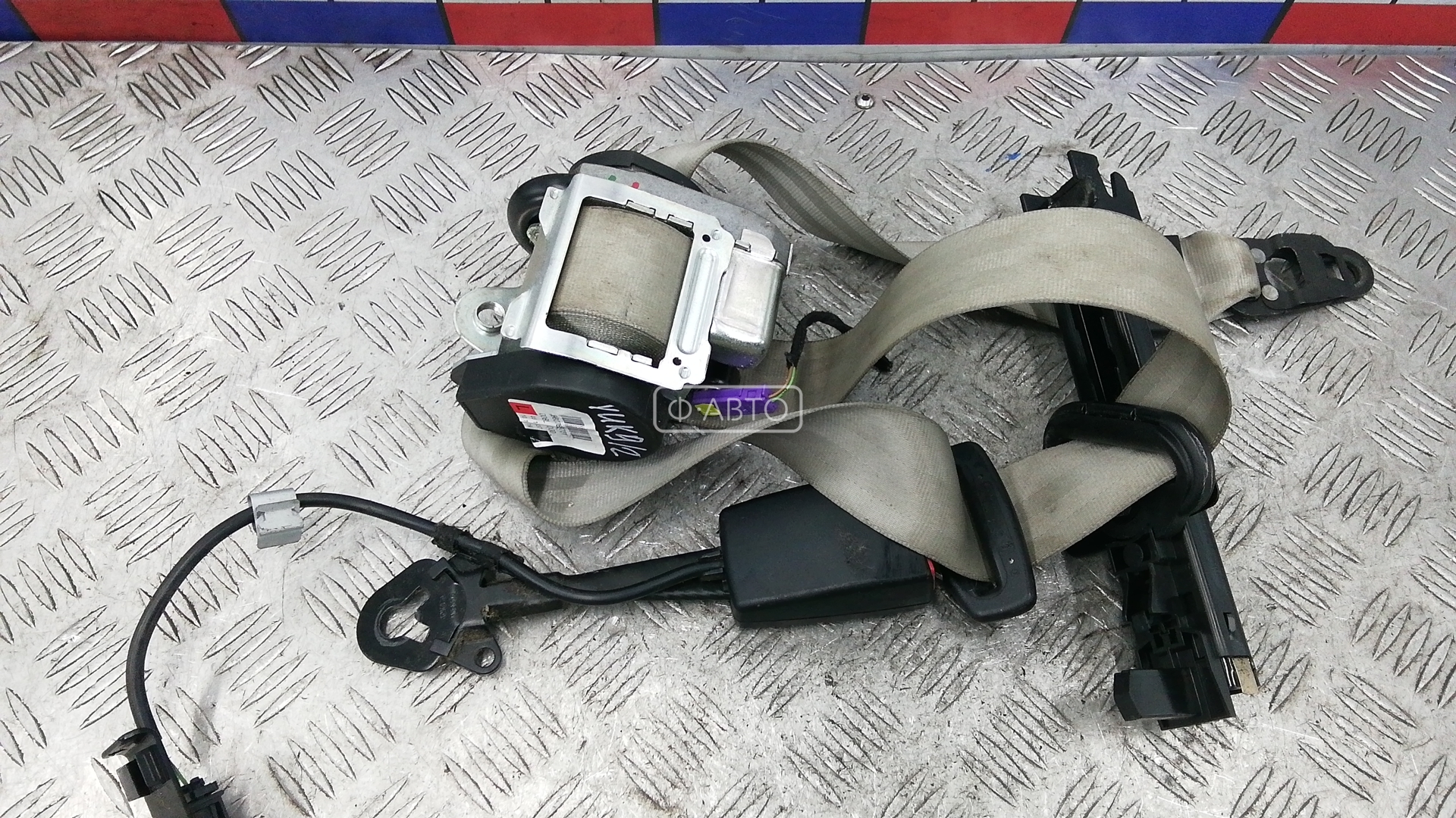 Ремень безопасности с пиропатроном сиденья переднего