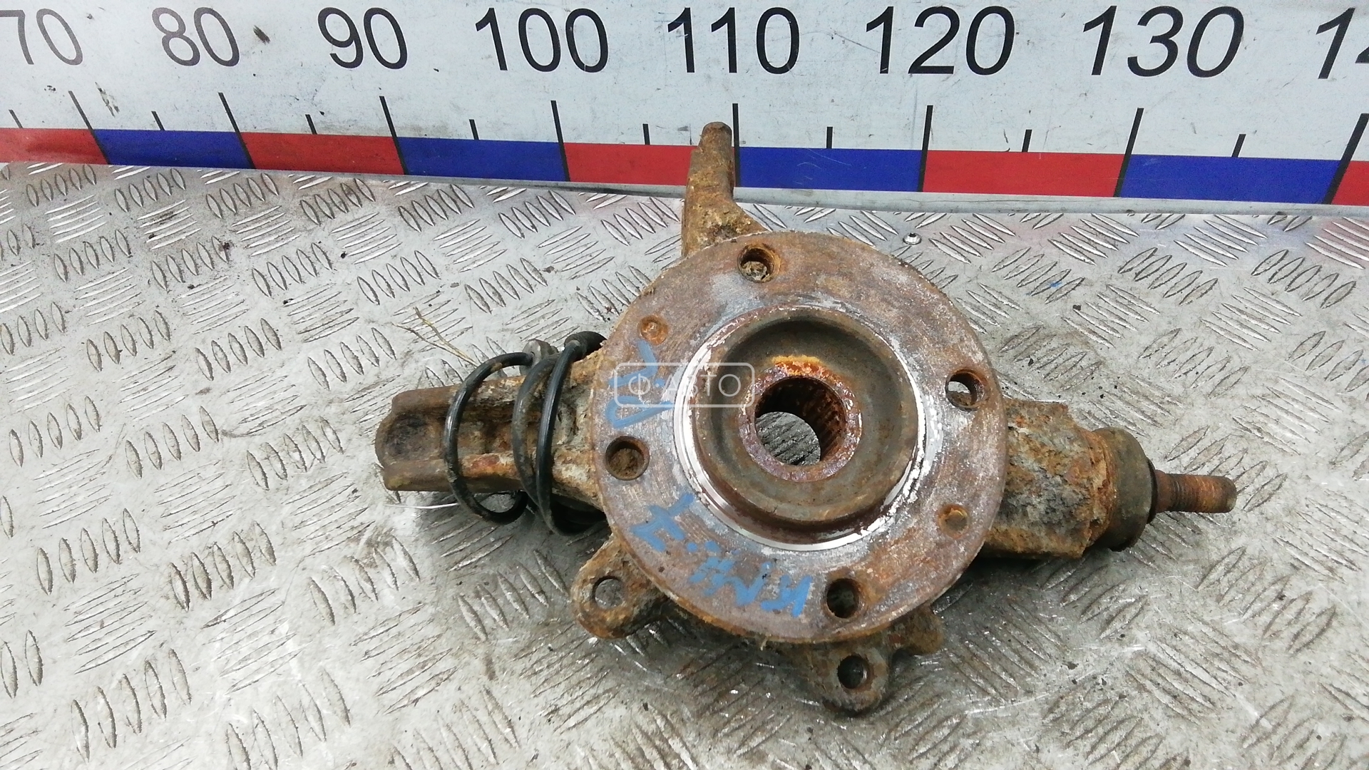 Ступица передняя левая