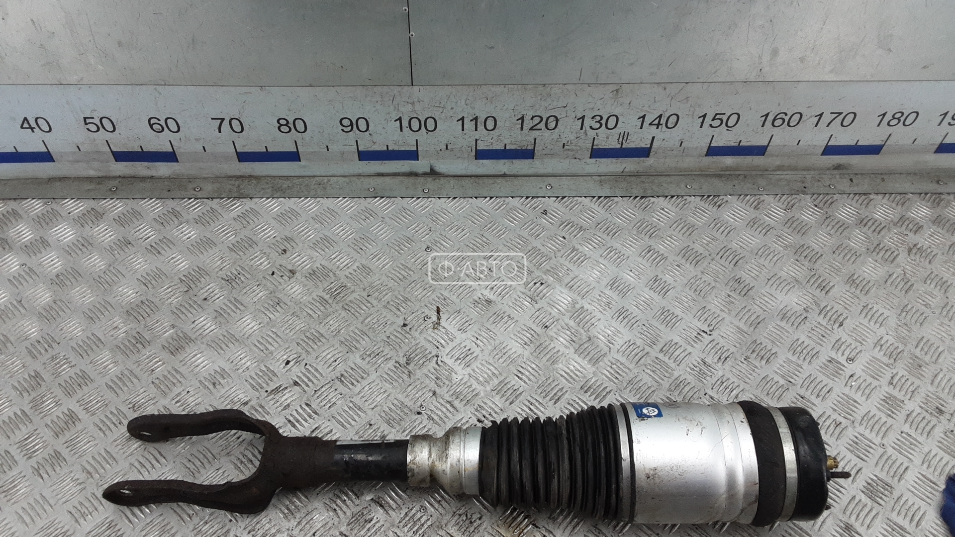 Стойка передняя левая