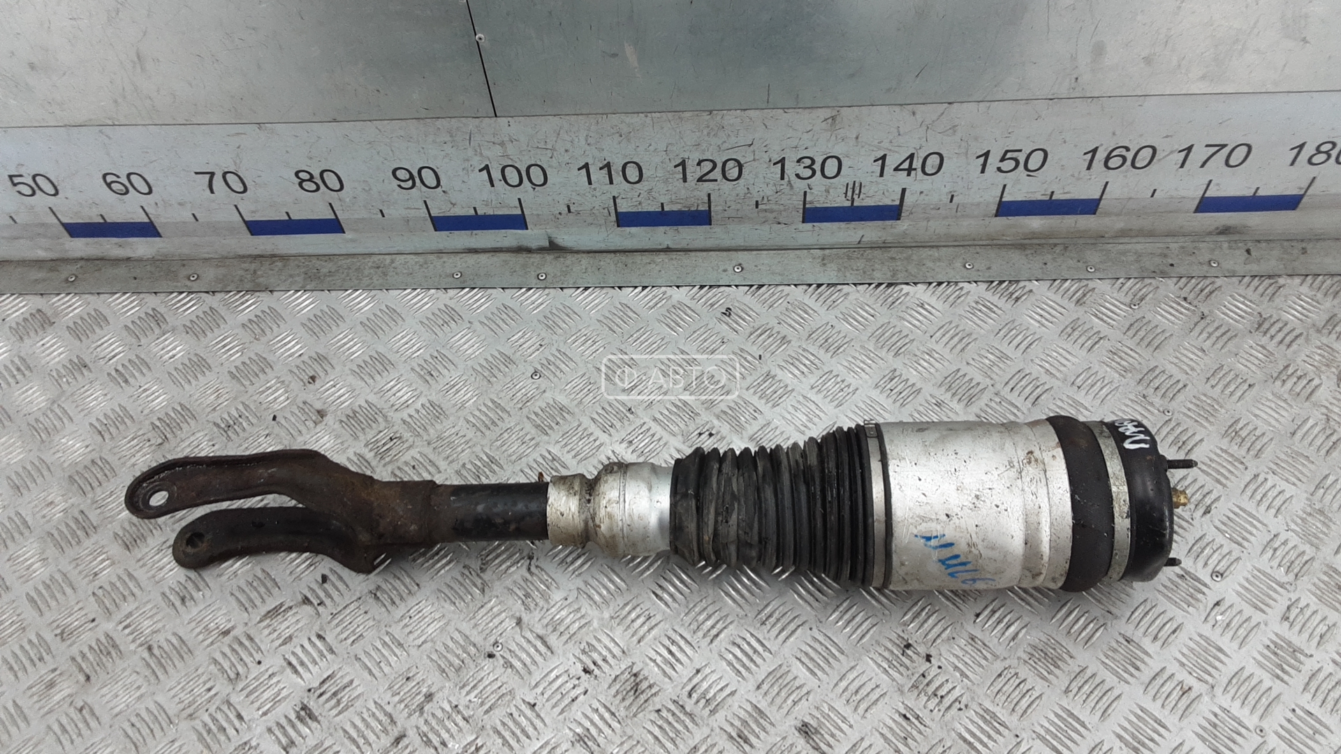 Стойка передняя правая