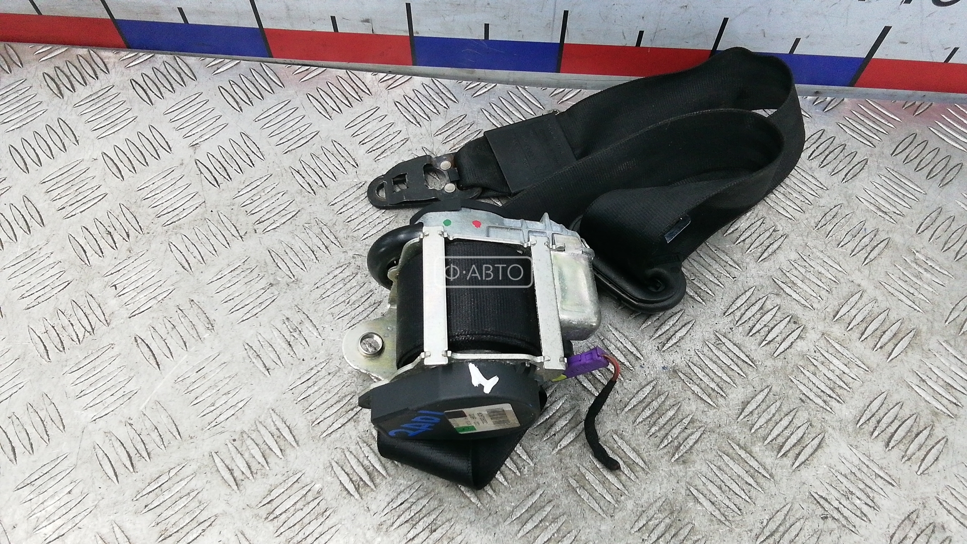 Ремень безопасности с пиропатроном сиденья переднего