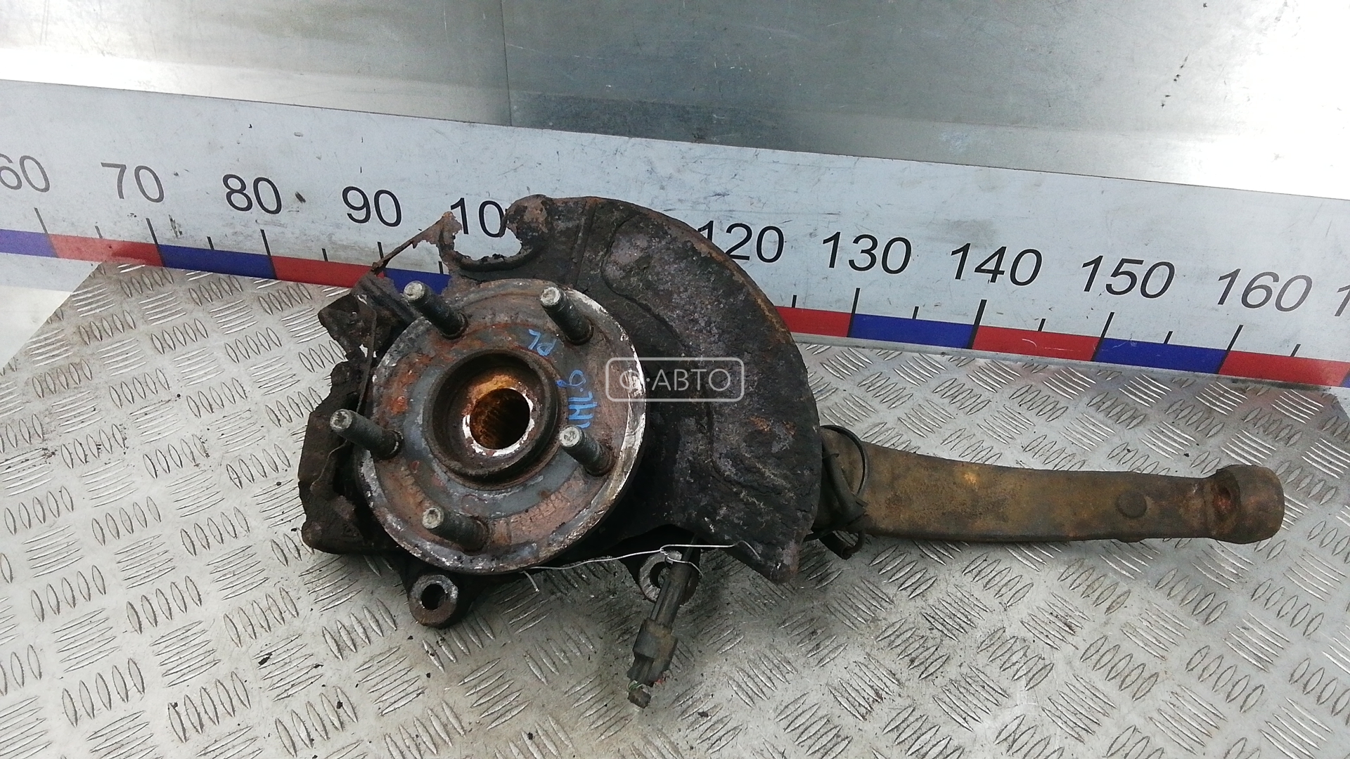 Ступица передняя левая