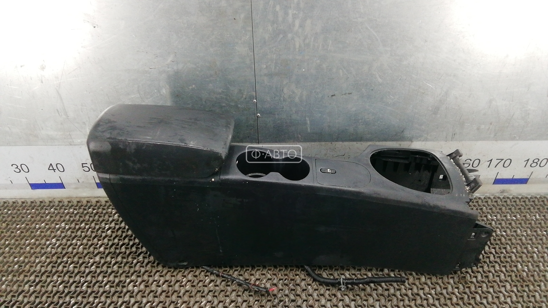 Подлокотник центральный