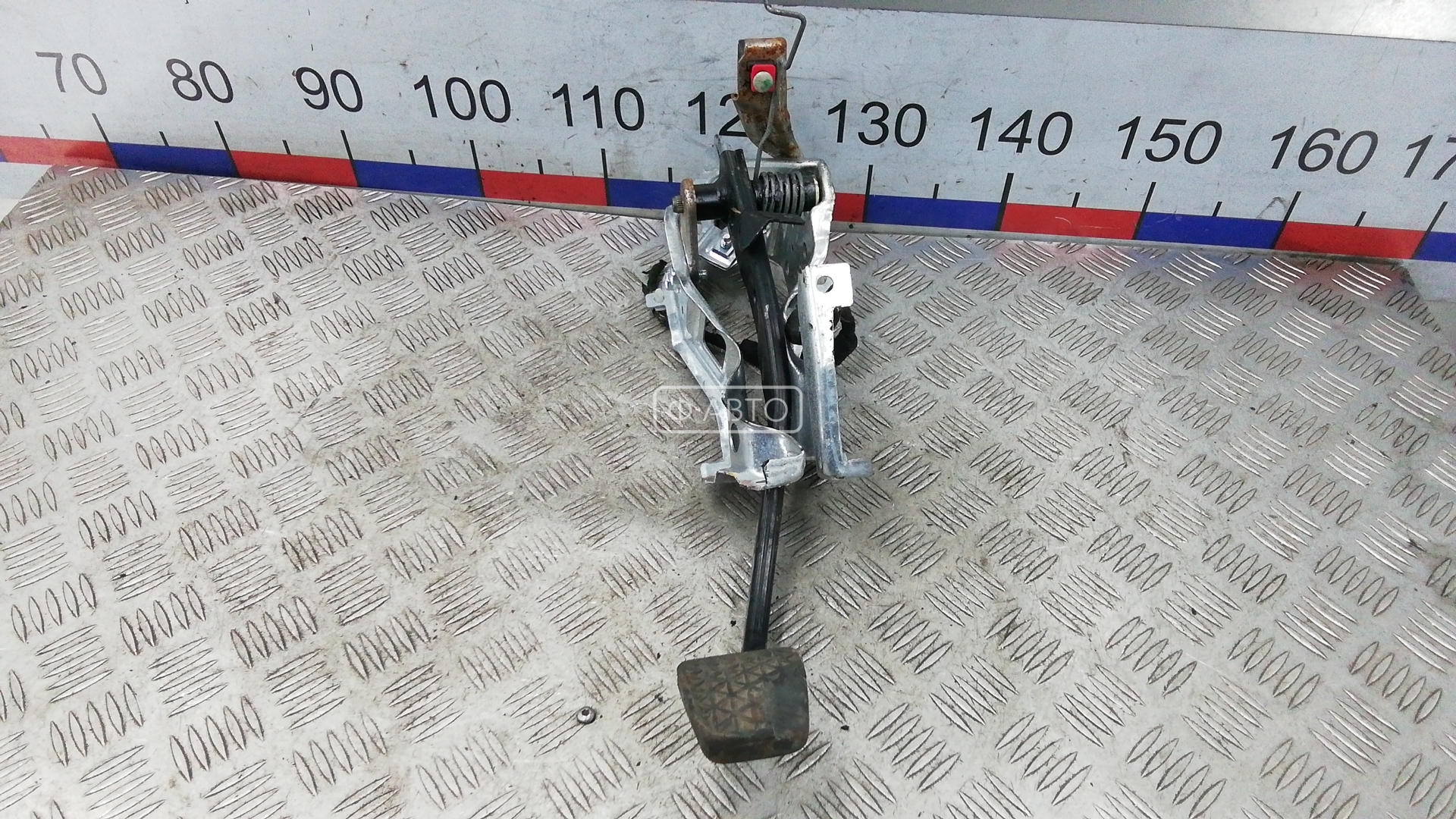 Педаль тормоза