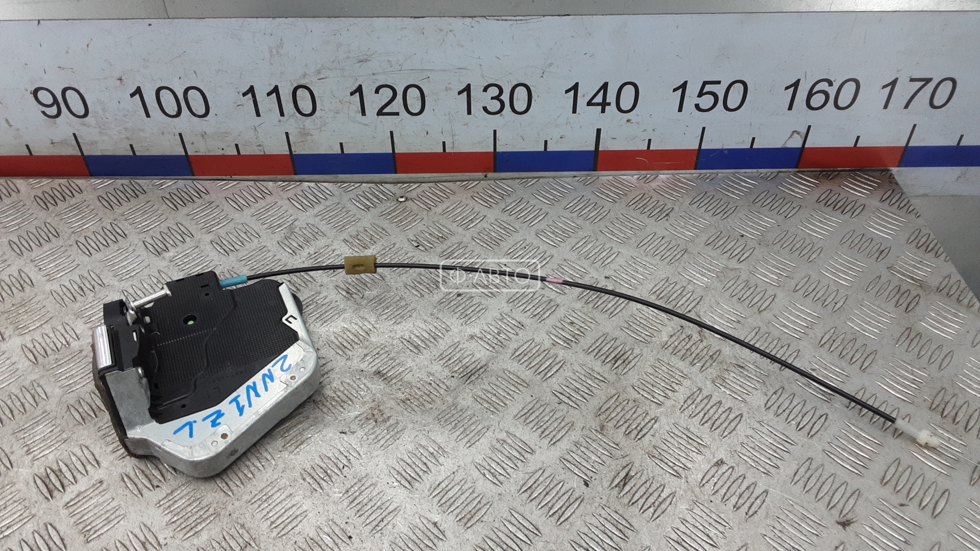 Замок двери задней левой