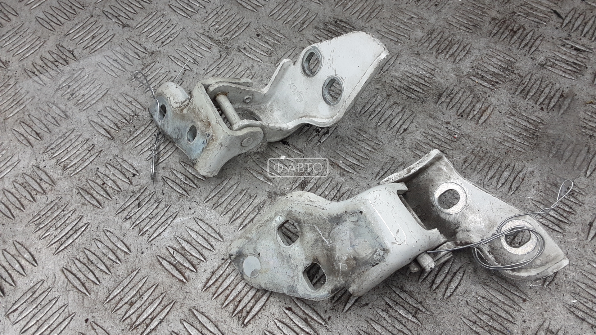 Петля двери распашной правой