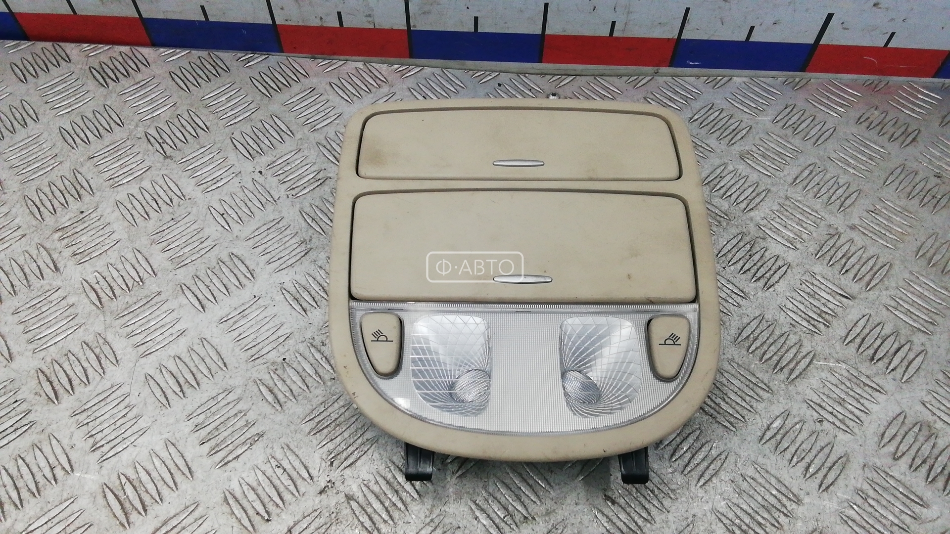 Фонарь освещения салона