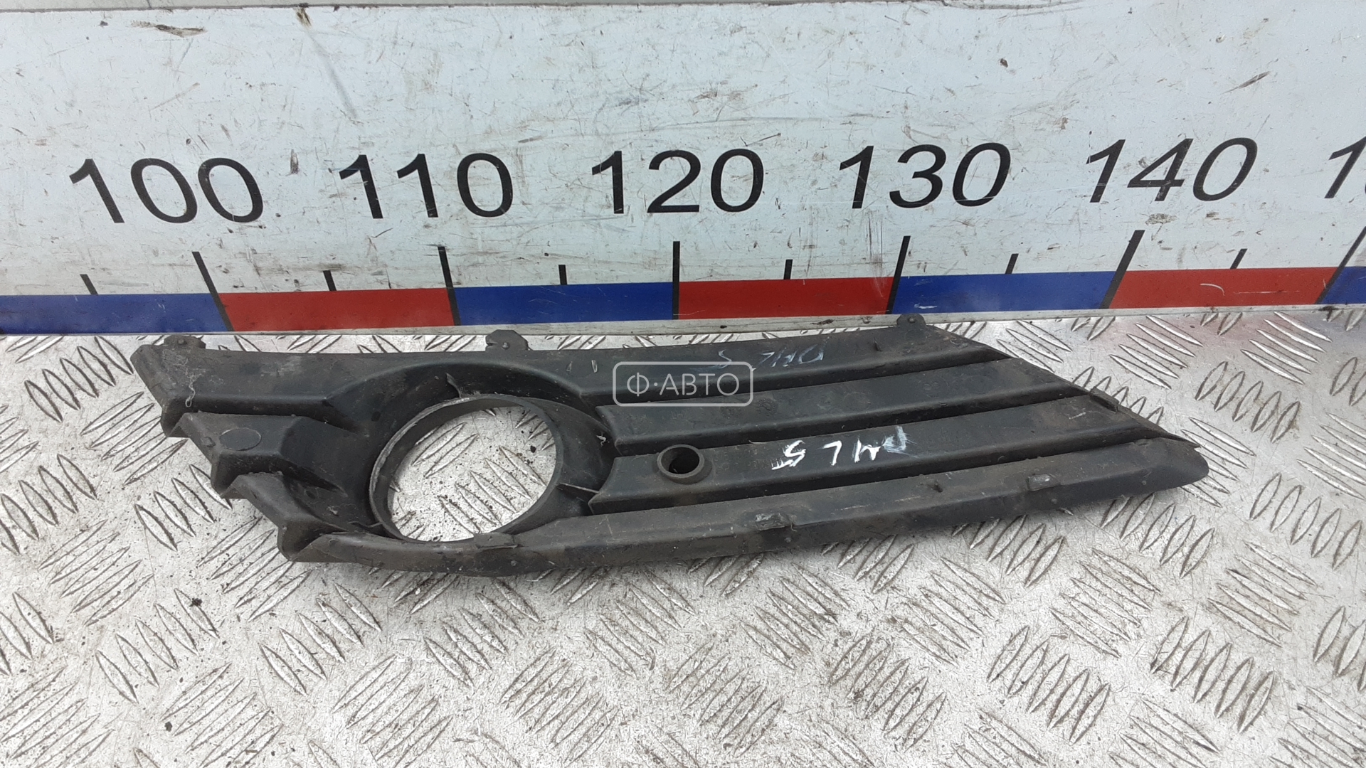 Решетка бампера передняя