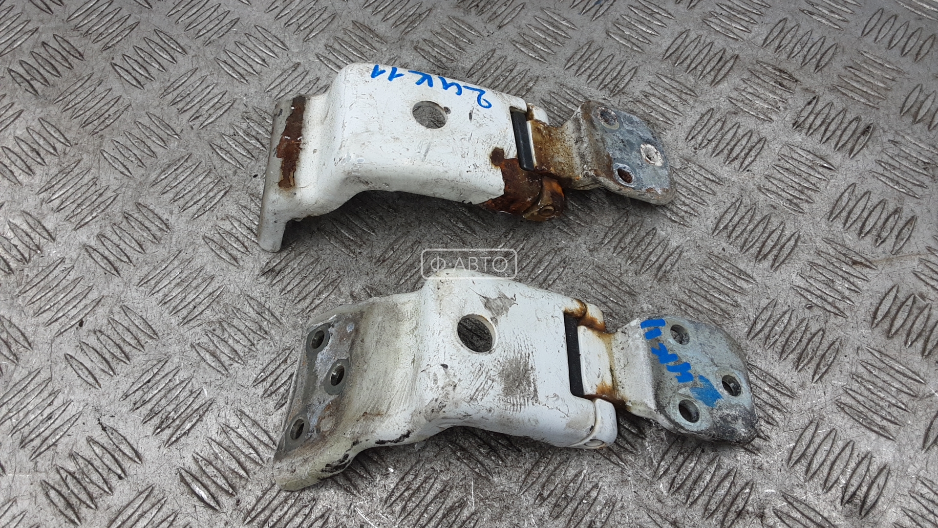 Петля двери распашной левой