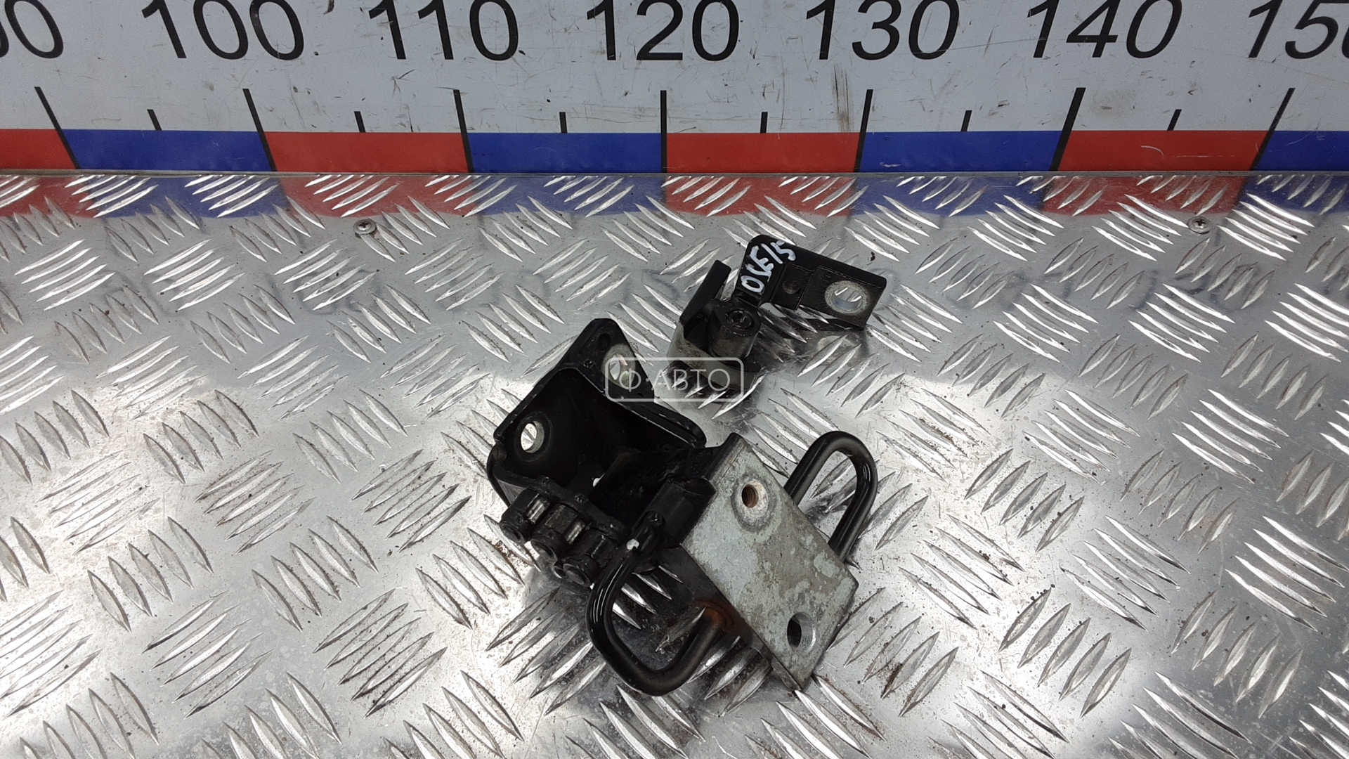 Петля передняя правая