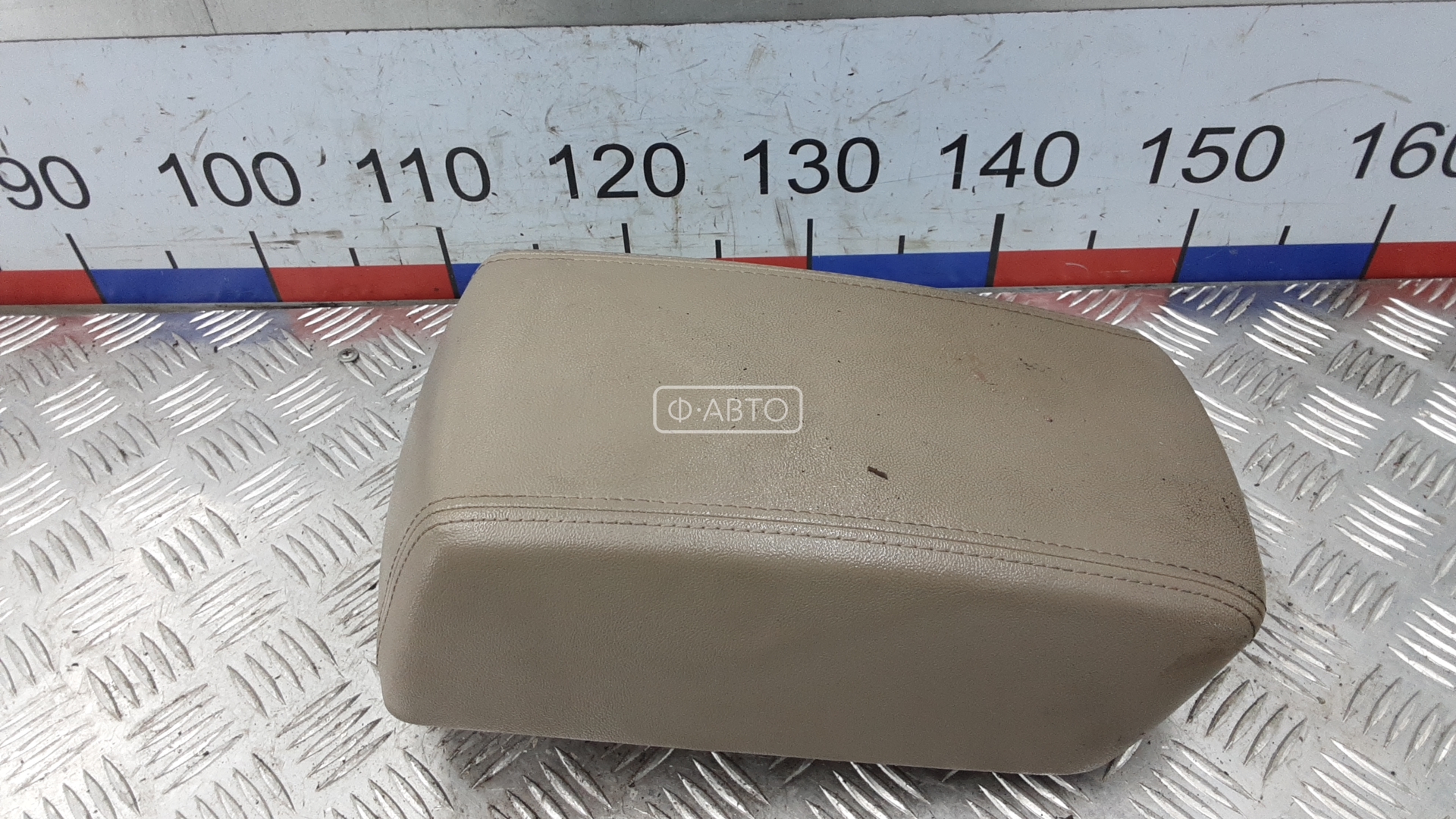 Подлокотник центральный