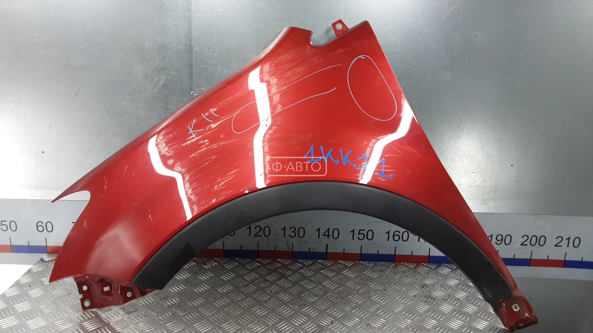 Крыло переднее левое