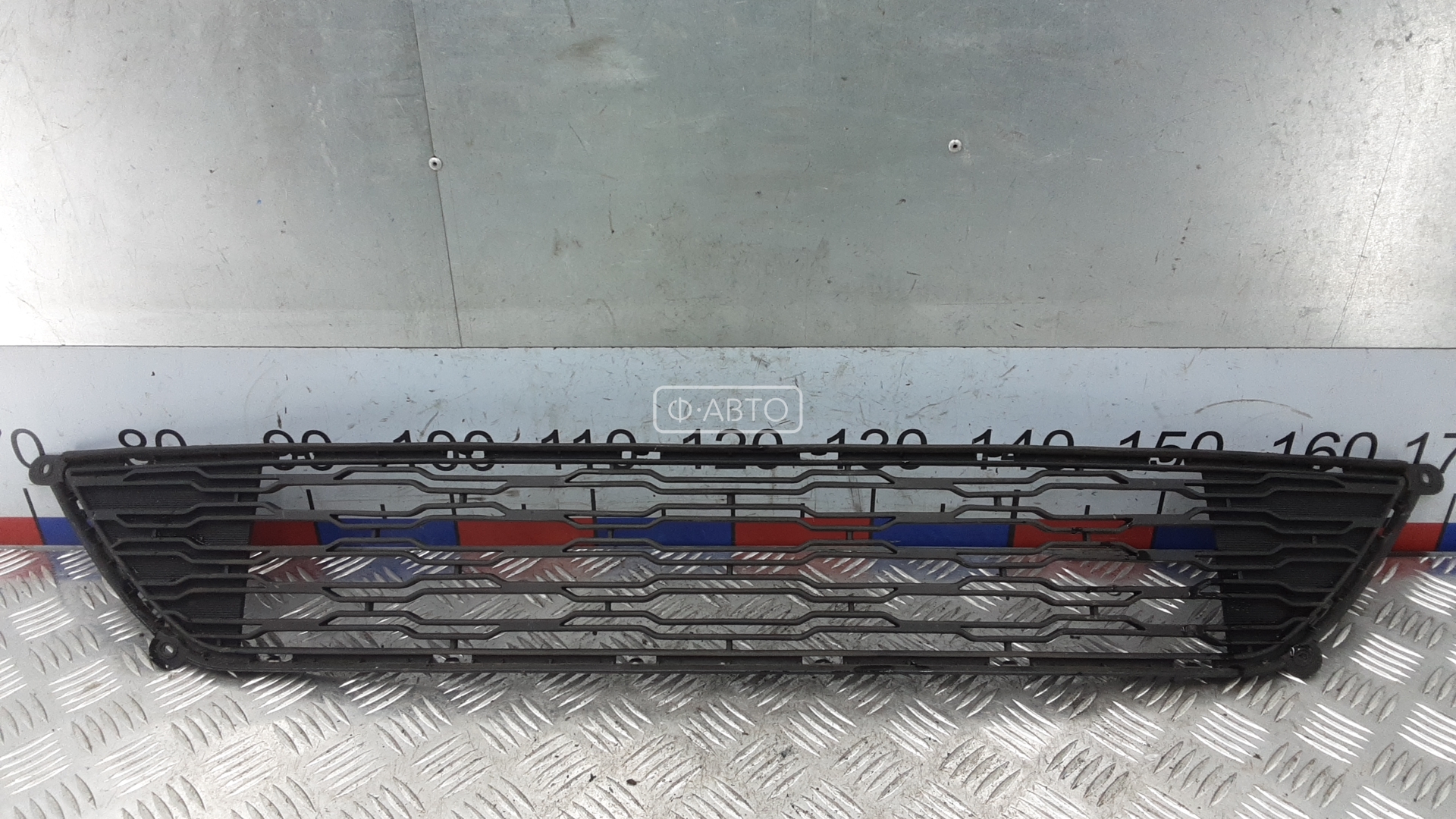 Решетка бампера передняя