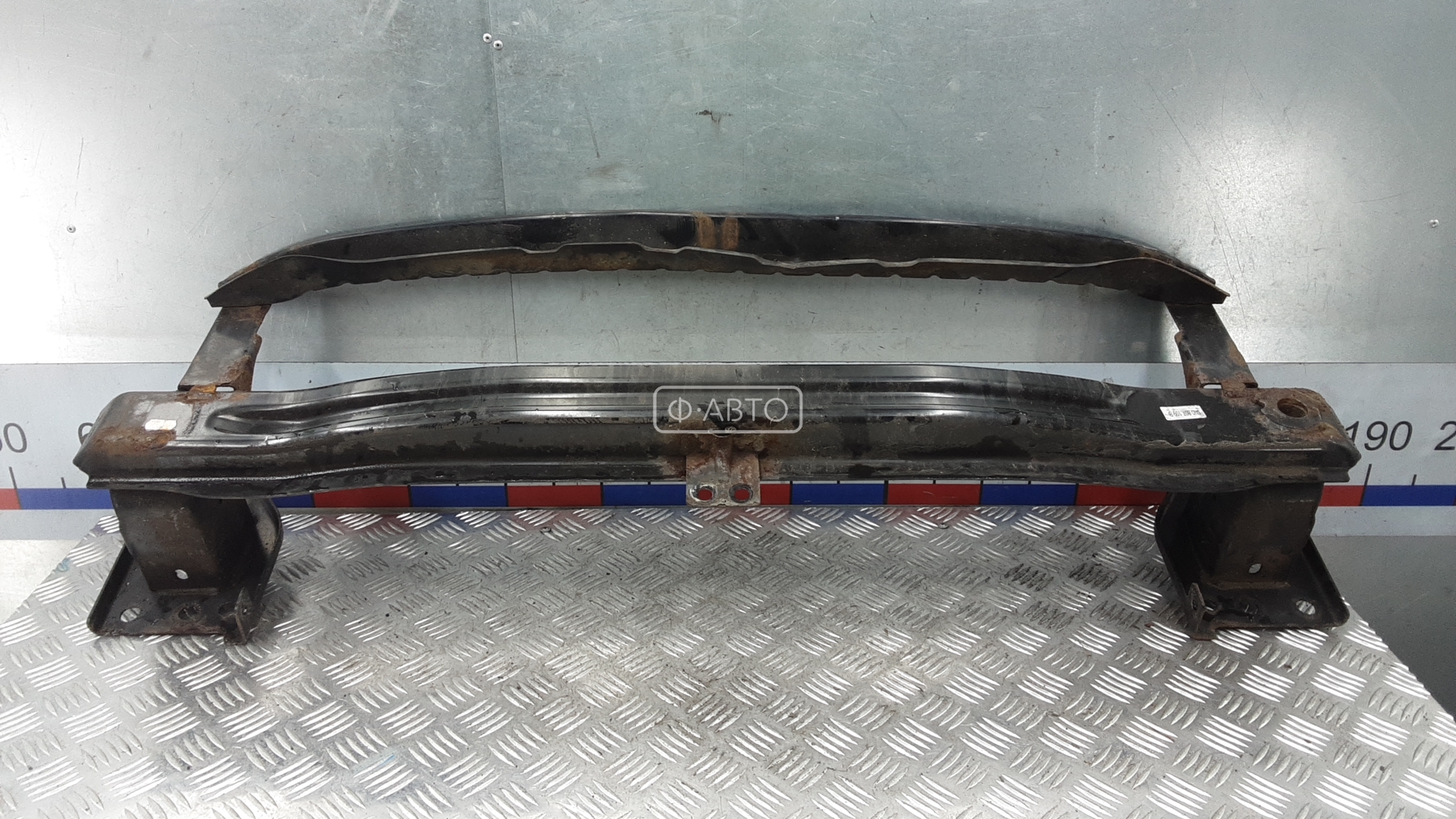 Усилитель бампера передний (кронштейн)