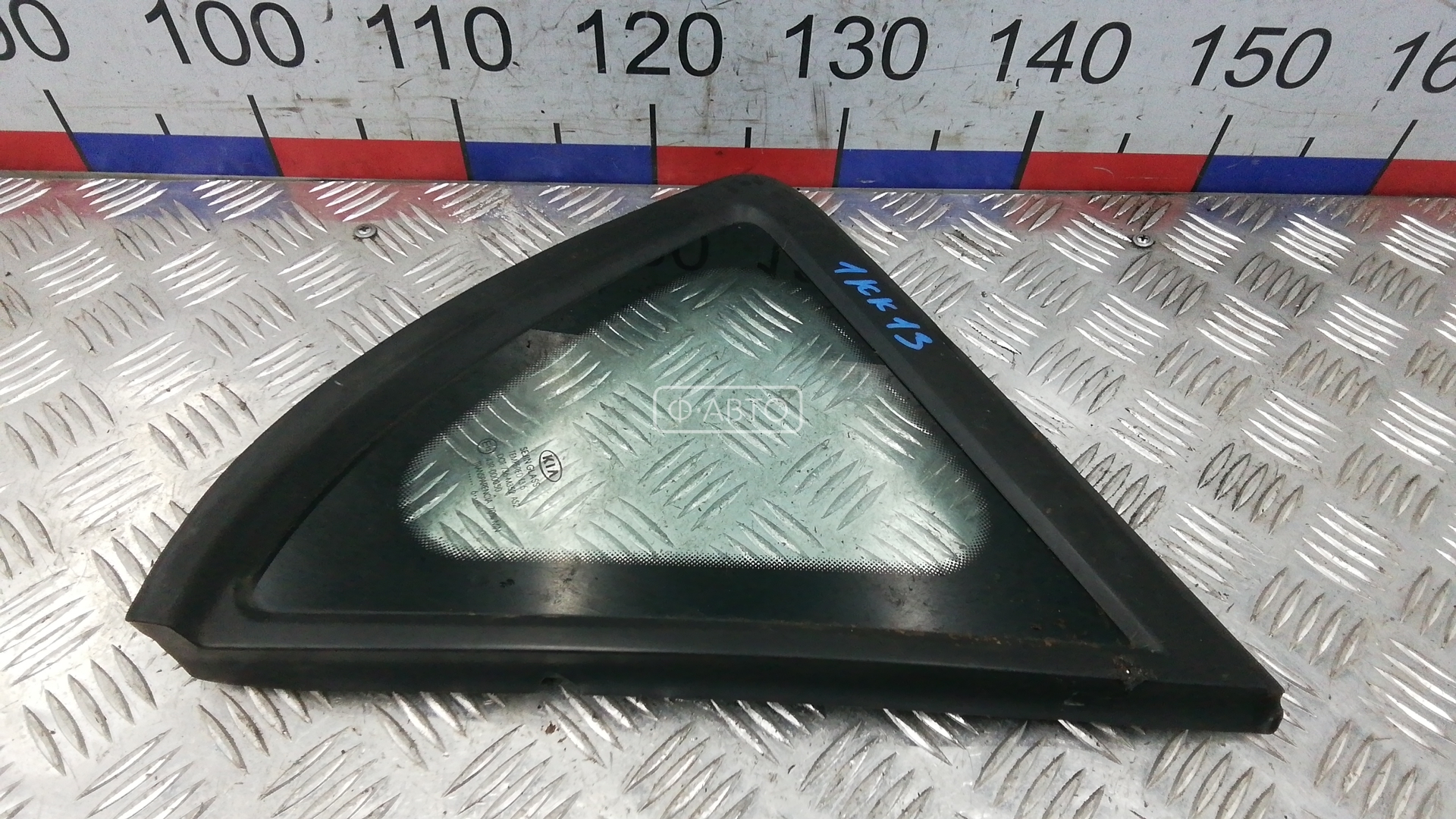 Стекло кузова боковое заднее правое