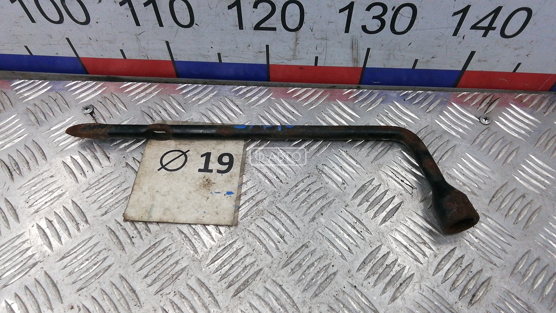 Ключ колесный