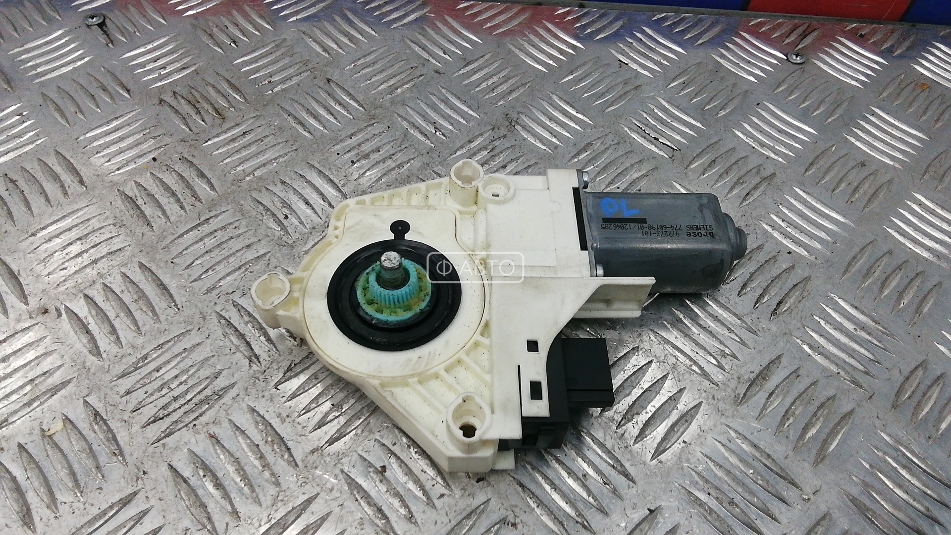 Стеклоподъемник передний левый