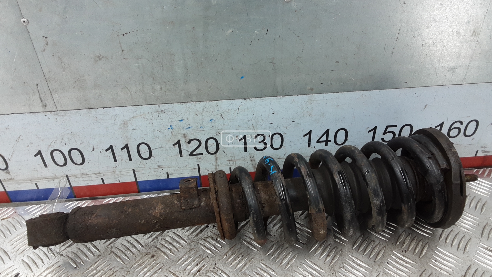 Стойка передняя левая