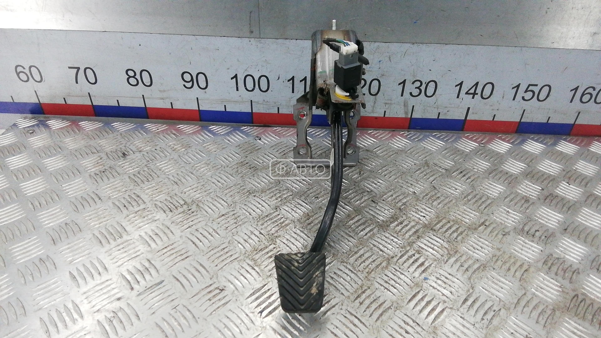 Педаль тормоза