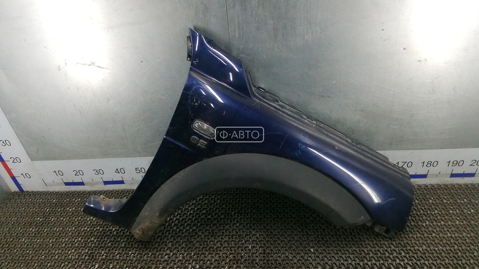 Крыло переднее правое