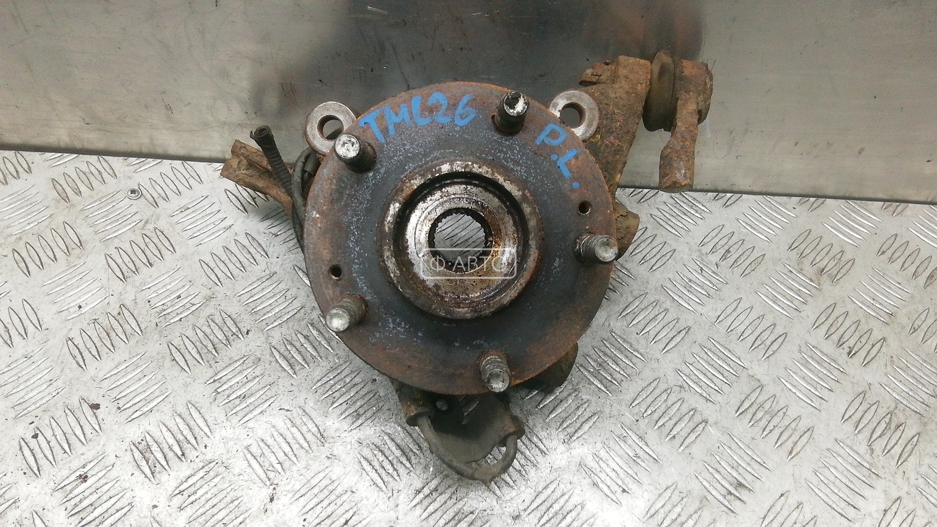 Ступица передняя левая