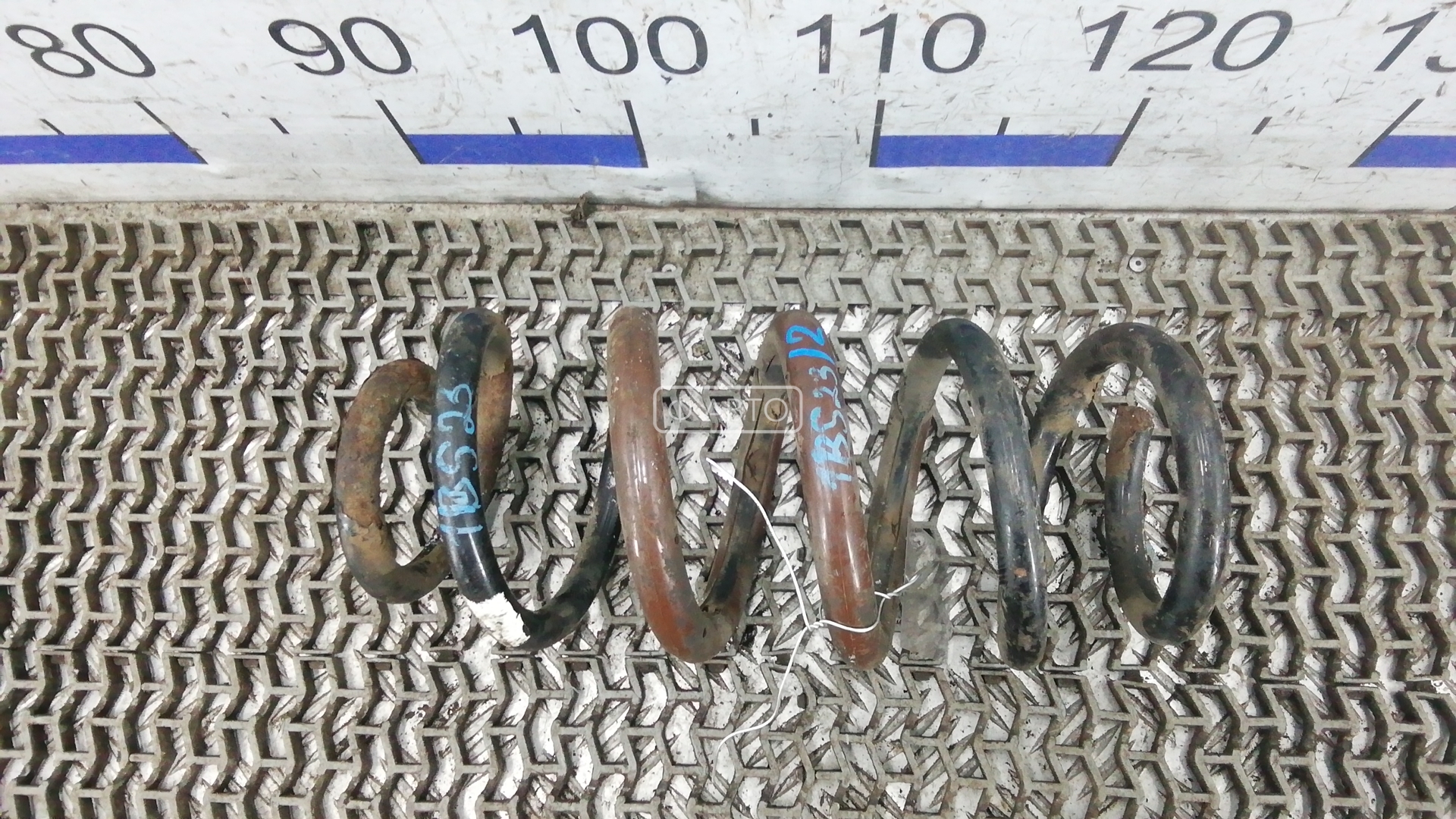 Пружина задняя