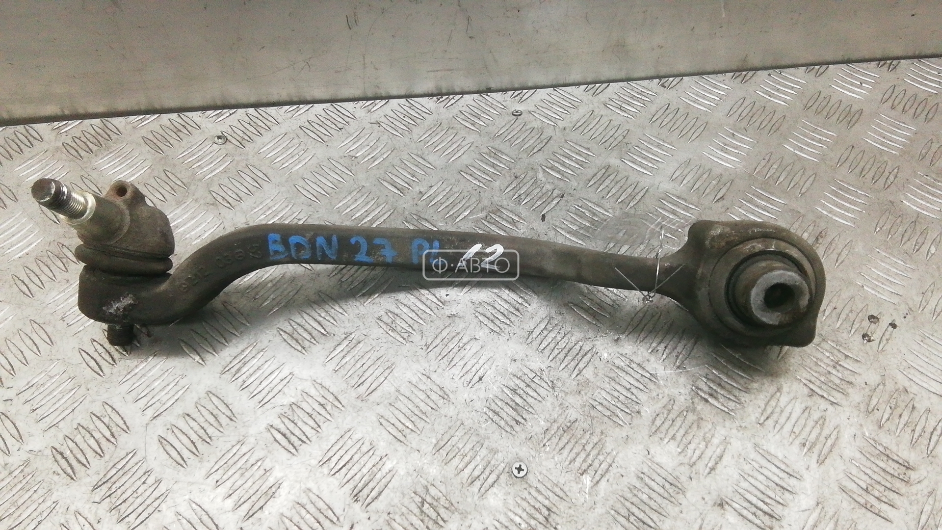 Рычаг передний нижний левый
