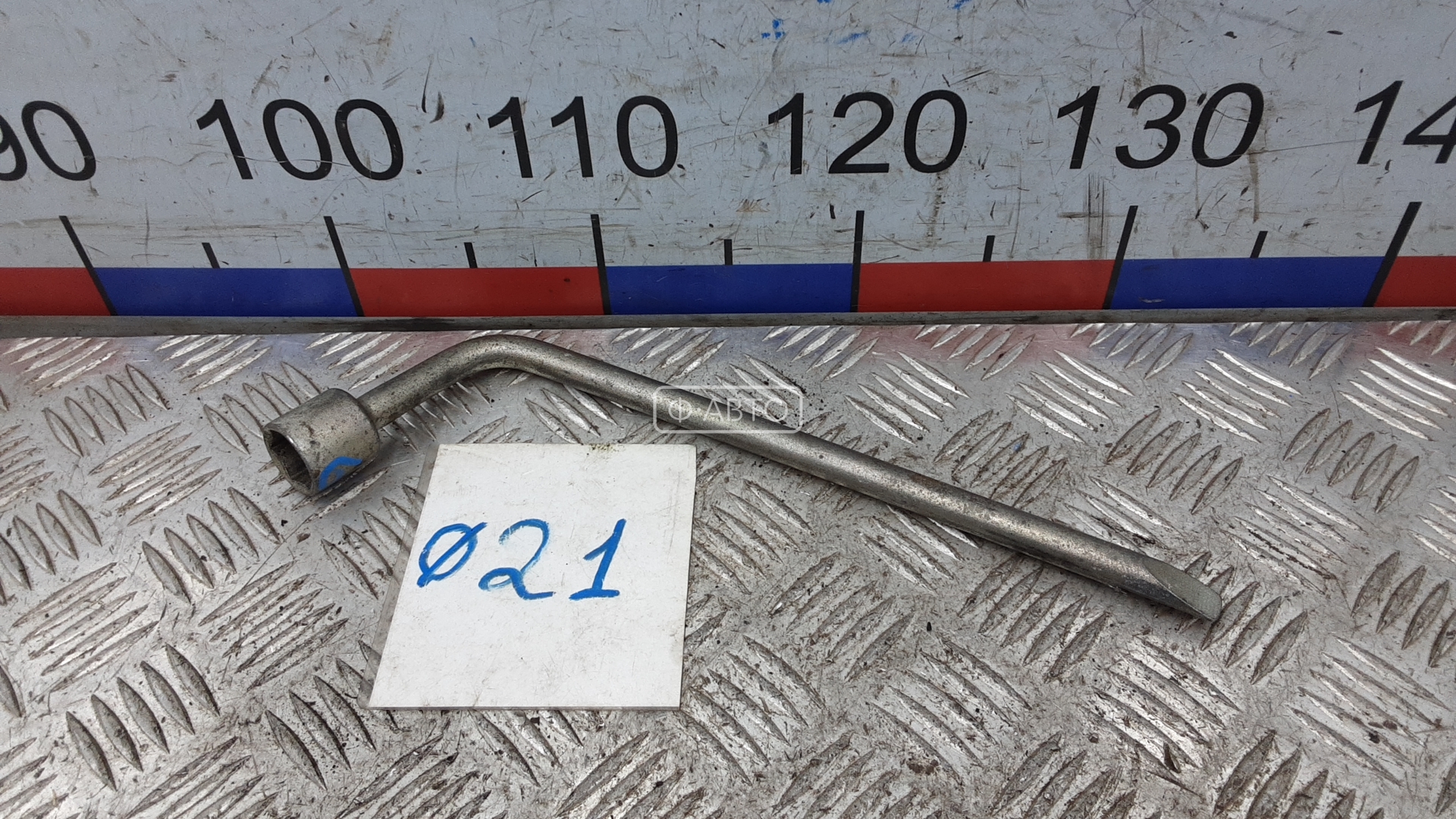 Ключ колесный