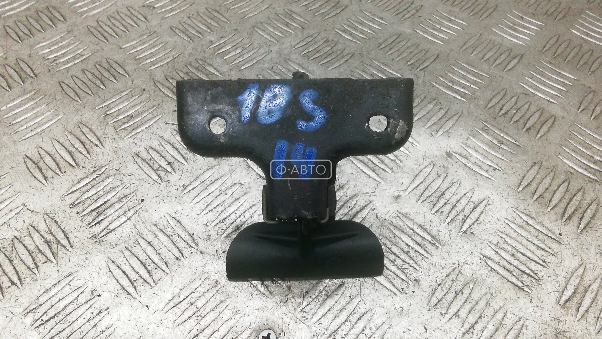 Замок капота