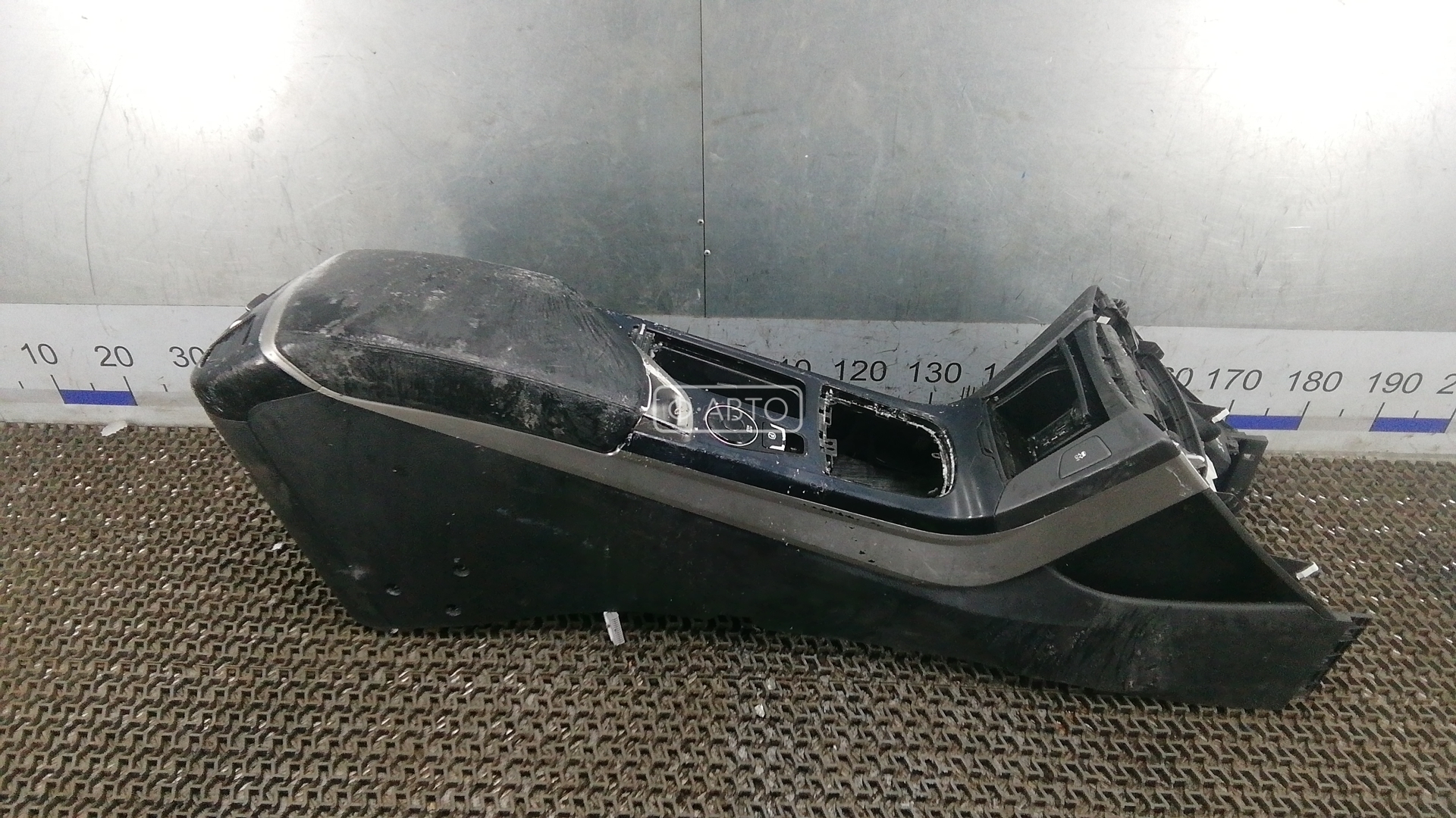 Подлокотник центральный