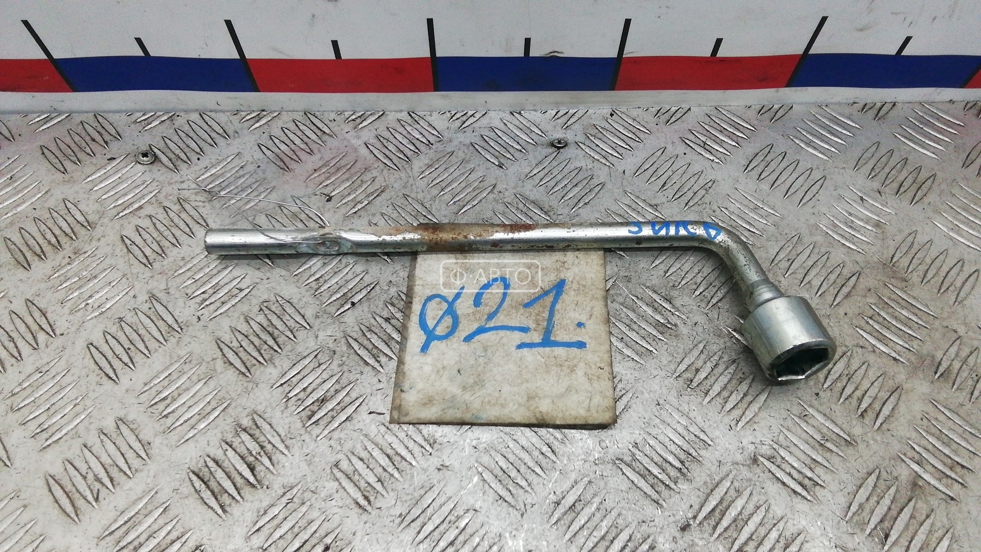 Ключ колесный